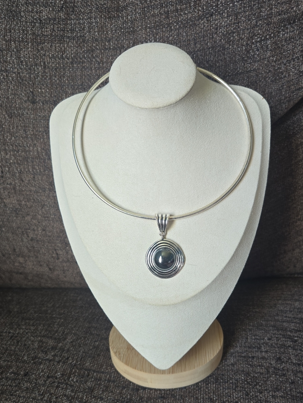 Vintage Premier Designs Silver Tone Choker Necklace with Gunmetal Pendant💫